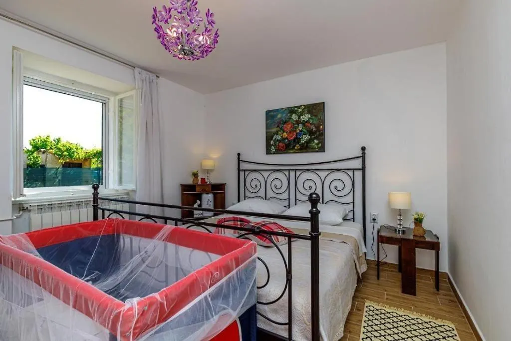 Nyaraló Kuca Lilla Villa Loborika