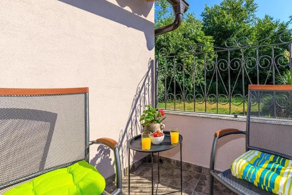 Nyaraló Kuca Lilla Villa Loborika Horvátország